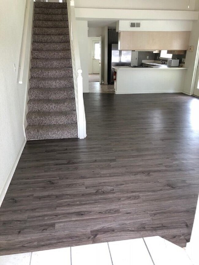 Foto del edificio - 2554 Golden Park Ln