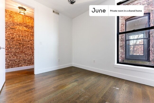 Building Photo - Room in Shared 4 bed/2 bath home