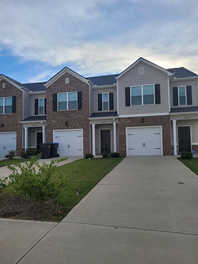 Foto principal - 4341 Newland St