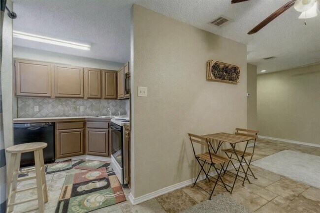 Foto del edificio - 2409 Leon St