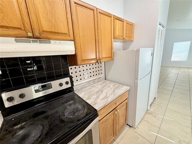 Foto del edificio - 1427 45th Ave Cir W