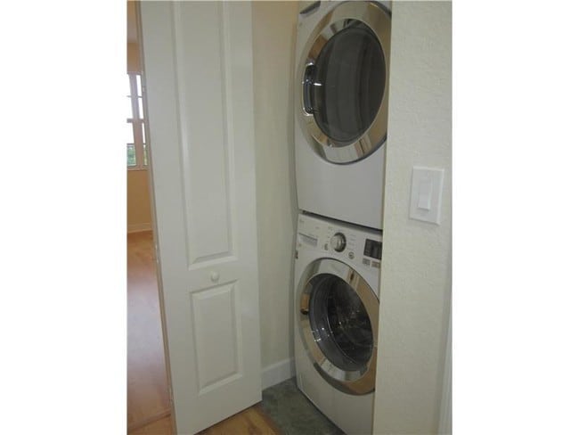 Building Photo - 419 SW 147th Ave