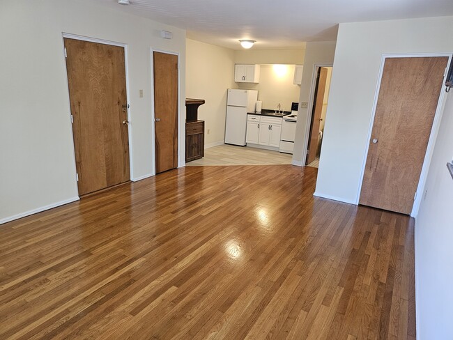 Building Photo - 545 Howell Ave