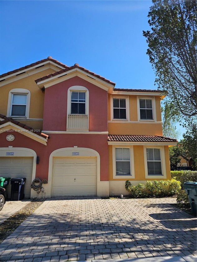 Foto principal - 16658 SW 79th Terrace