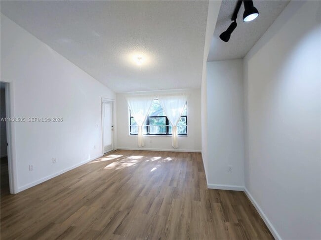 Foto del edificio - 4401 W McNab Rd