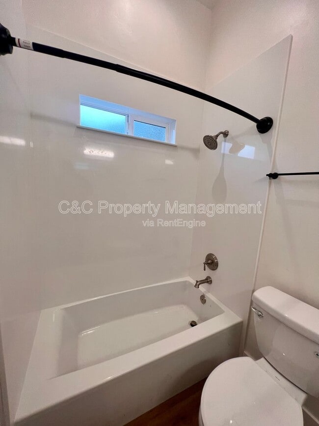 Foto del edificio - 1381 Circle Ave