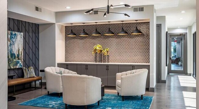 Foto del edificio - 2121 Mid Ln