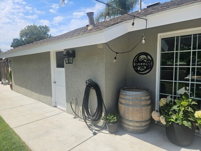 Foto del edificio - 1215 Royal Oak Rd