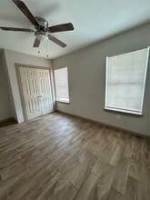 Building Photo - 502 Ave F