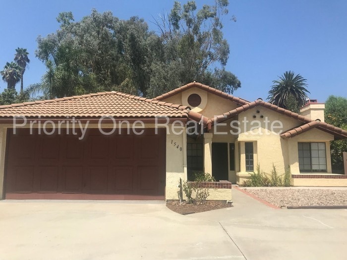 Primary Photo - 1540 Oak Hill Dr