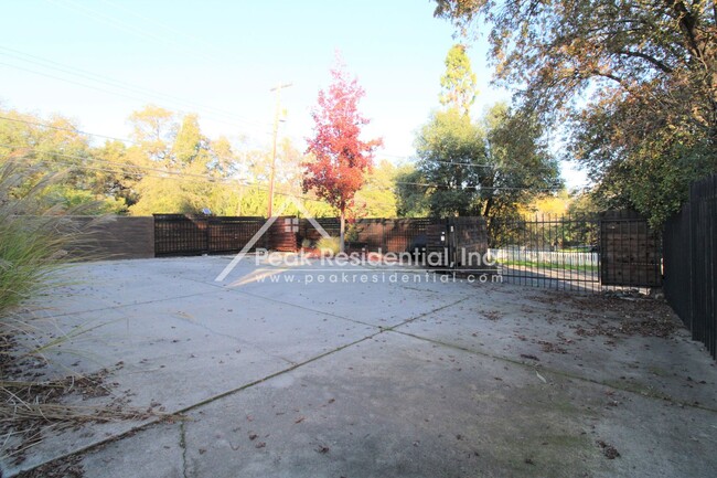 Building Photo - Updated 3bd/1ba Fair Oaks House with bonus...