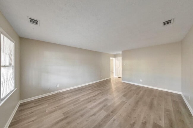 Building Photo - 245 Kimberly Way SW