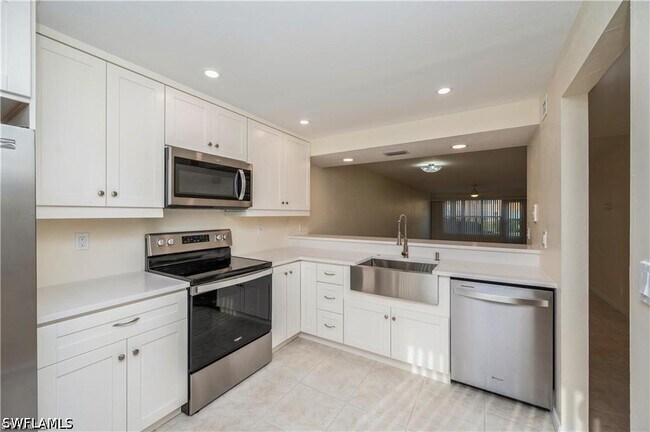Foto del edificio - 4130 Looking Glass Ln