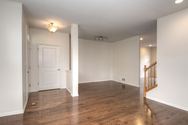 Foto del edificio - 2562 Waterbury Ln