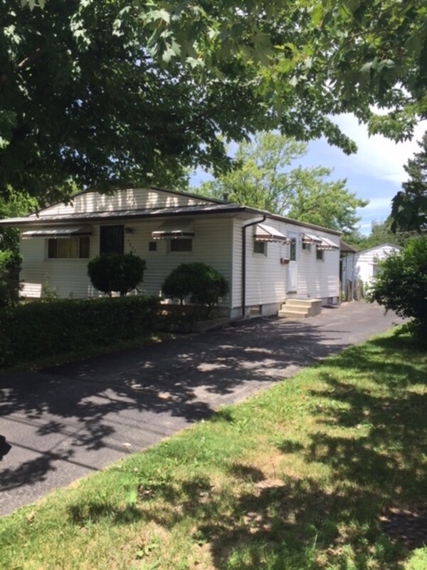 Primary Photo - 3042 Valleyview Dr