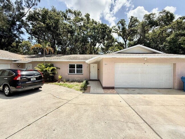 Foto del edificio - 15657 Waverly St