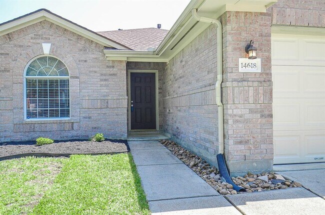 Building Photo - 14618 Rochelle Ct