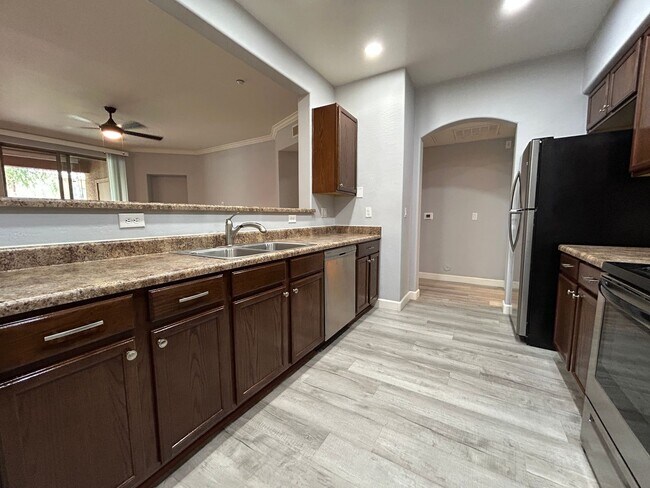 Foto del edificio - 955 E Knox Rd