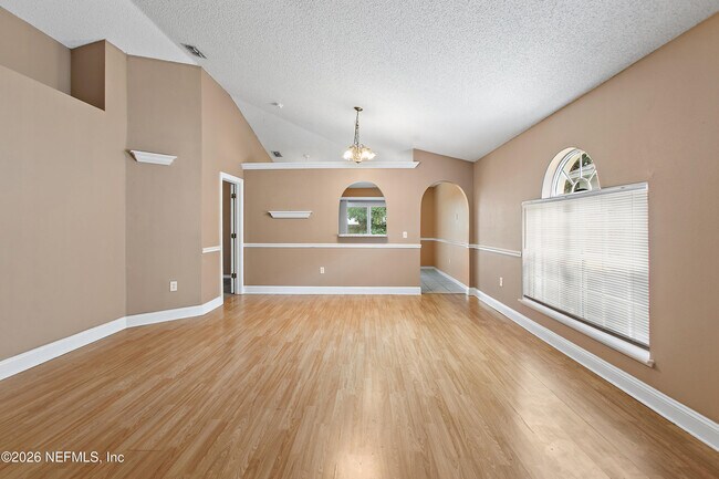 Foto del edificio - 7323 Lawn Tennis Ln