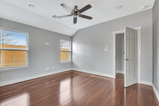 Building Photo - 315 Tilden Dr