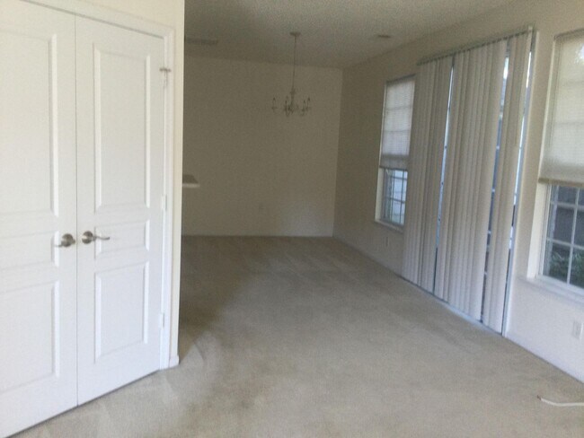 Foto del edificio - 2037 Smallbrooke Ct