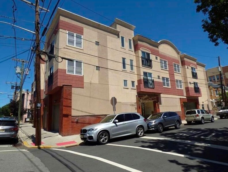Primary Photo - 320 62nd St