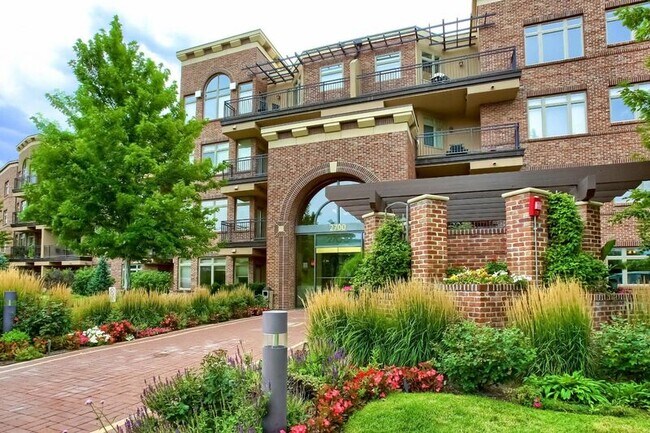 Building Photo - 2700 E Cherry Creek S Dr