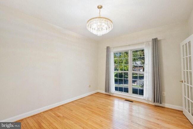 Foto del edificio - 2393 Watters Glen Ct