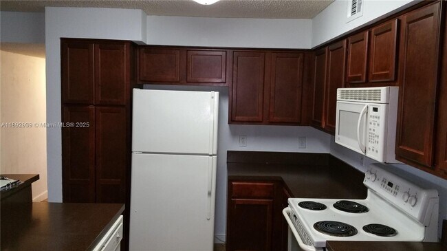 Building Photo - 7640 Westwood Dr