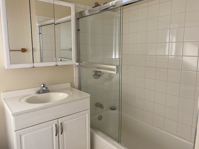 bathroom - 17100 Gramercy Plz