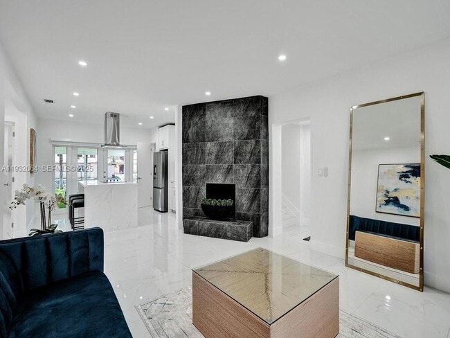 Foto del edificio - 210 NE 85th St