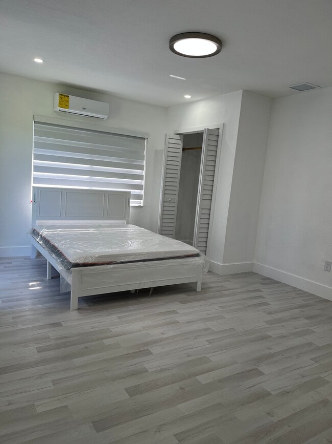 Photo - 4220 SW 21st St Apartment