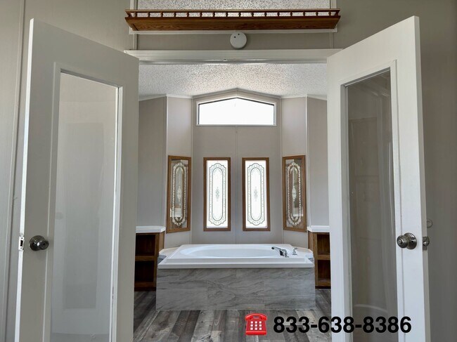 Foto del edificio - 16206 Wood Dr