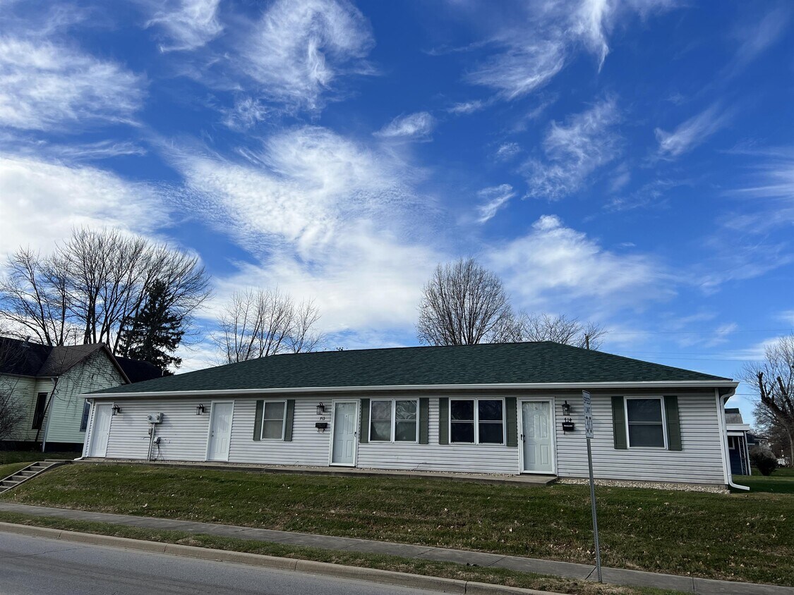Foto principal - 714 N Forest Ave