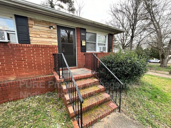 Building Photo - 6001 Ingleside Dr