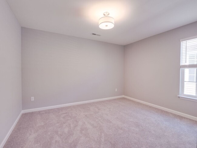 Building Photo - Stunning 2022 Build in Lexington!