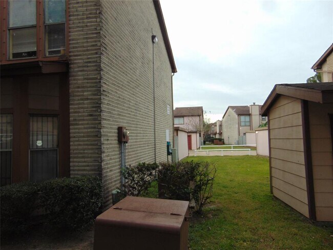 Building Photo - 12300 Brookglade Cir