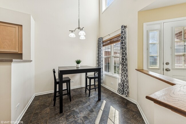 Building Photo - 1670 Mansfield Ct