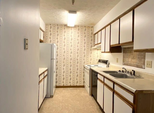 Kitchen - 3230 E John Hinkle Pl