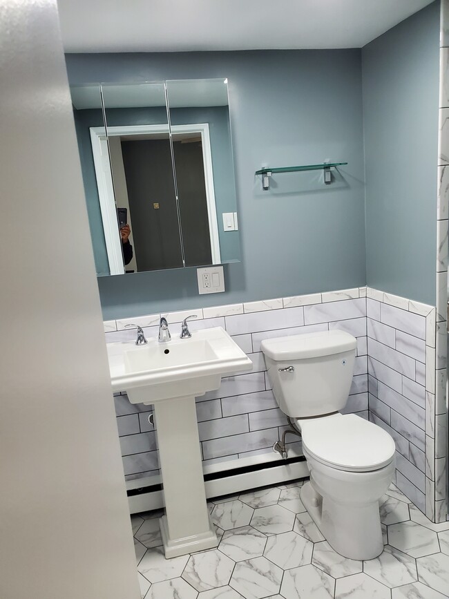 MASTER BATH - 1301 N Harrison St