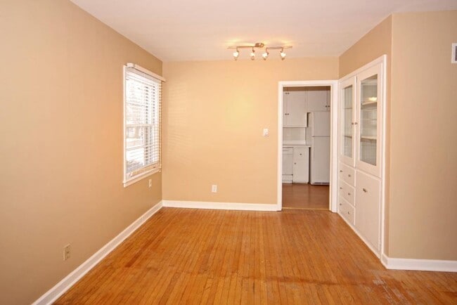 Building Photo - 5755 Primrose Ave