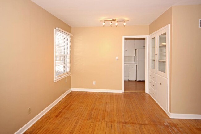 Foto del edificio - 5755 Primrose Ave