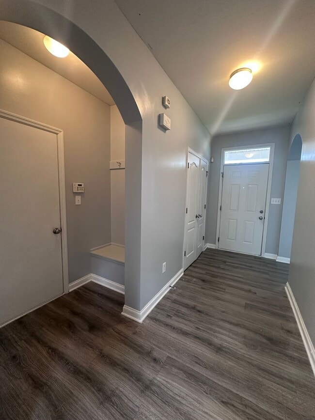 Building Photo - Bannon Crossings 3 bed, 2.5 half bath house with basement