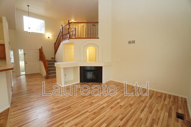 Building Photo - 10027 Idalia St