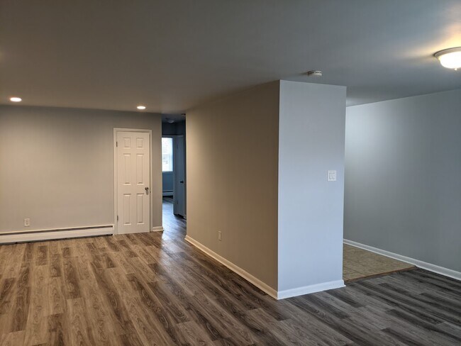 Foto del edificio - 766 Burmont Rd