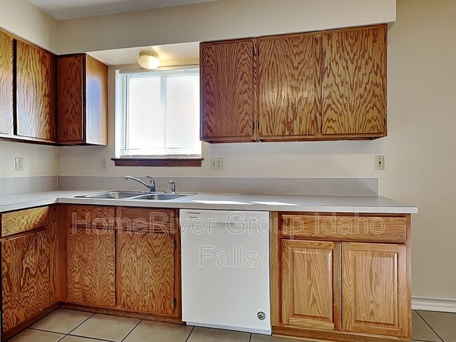 Building Photo - 2101 Meppen Dr