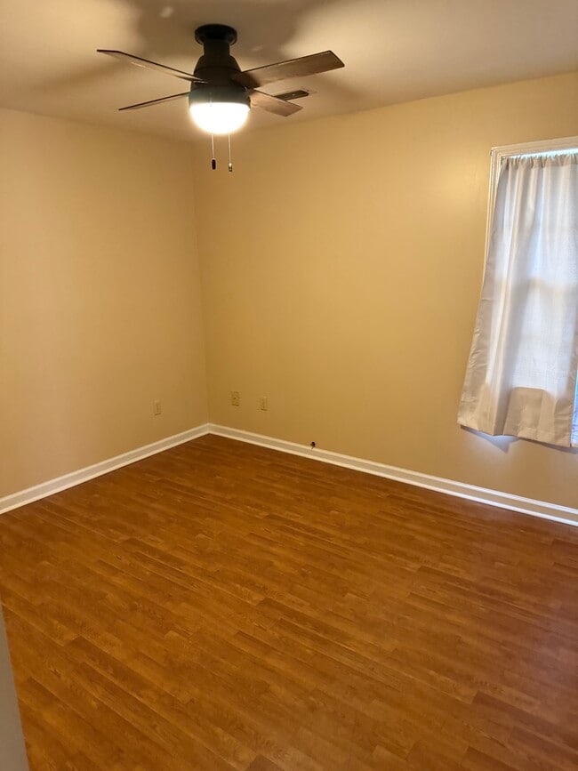Building Photo - 109 W Bluemont Ct