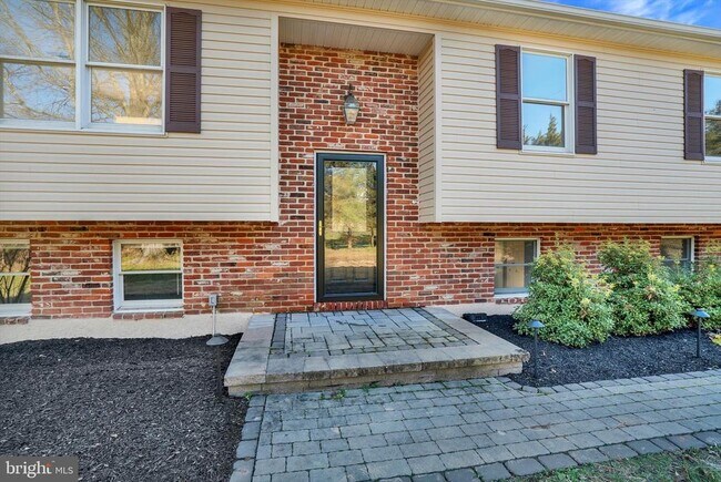 Building Photo - 5400 Curly Hill Rd