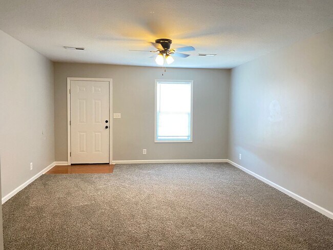 Building Photo - 109 Maureen Dr