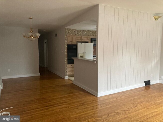 Foto del edificio - 7802 Summerdale Ave